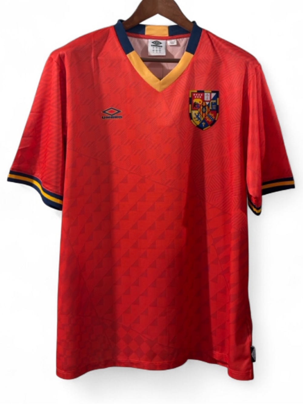 Umbro Spain Soccer Jersey Size Men’s Large (NWT)